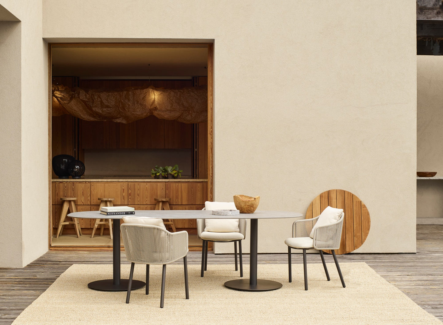 Garden Oval dining table - T-TABLE